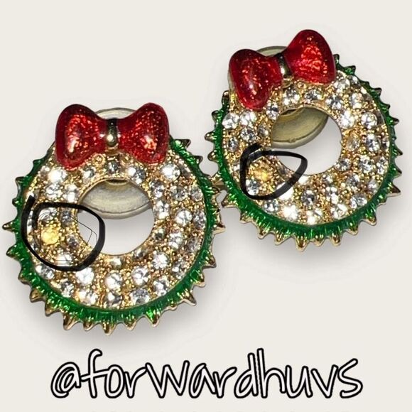 Festive Christmas Wreath Stud Earrings with Missing Rhinestones - Picture 4 of 8